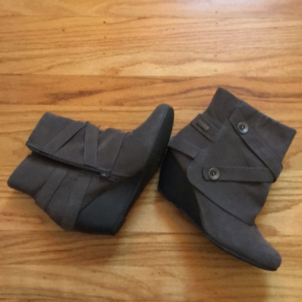 Grey Blowfish Booties